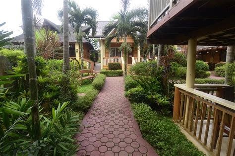 Bali Village Hotel Resort and Kubo Spa Reviews .